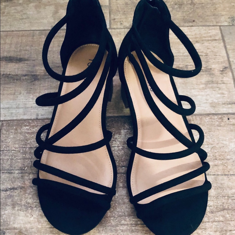 NWOT - Torrid Sandals - Size 8W